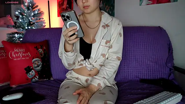 Snapshot of Lili_asian chatting on December 18, 8:36 pm Lili asian online show from December 18, 8:36 pm