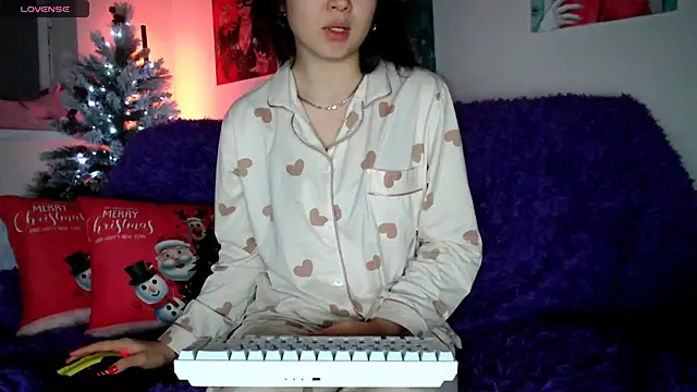 Snapshot of Lili_asian chatting on January 4, 7:55 pm Lili asian online show from January 4, 7:55 pm