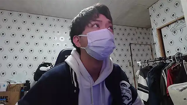 Snapshot of pychan chatting on December 4, 10:35 am pychan online show from December 4, 10:35 am