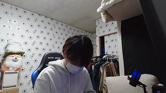 Snapshot of pychan chatting on March 4, 11:08 am pychan online show from March 4, 11:08 am