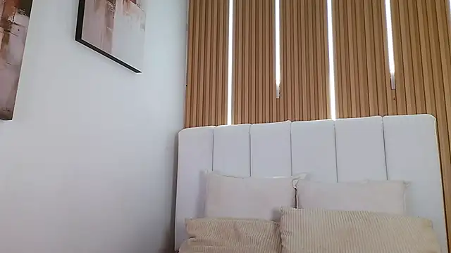 KimSensual  online show from April 17, 12:30 pm