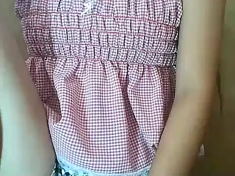 Snapshot of PinaySkinnyGirl chatting on October 31, 3:29 am PinaySkinnyGirl online show from October 31, 3:29 am