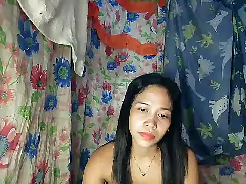 Snapshot of PinaySkinnyGirl chatting on December 16, 9:25 am PinaySkinnyGirl online show from December 16, 9:25 am