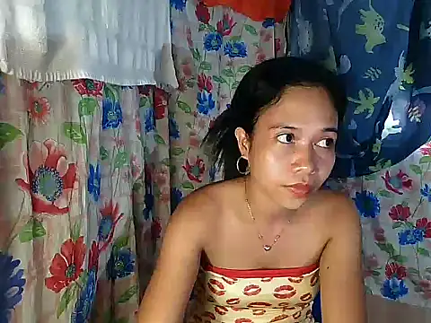 Snapshot of PinaySkinnyGirl chatting on January 6, 8:51 am PinaySkinnyGirl online show from January 6, 8:51 am