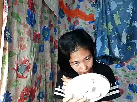 Snapshot of PinaySkinnyGirl chatting on January 12, 9:31 pm PinaySkinnyGirl online show from January 12, 9:31 pm