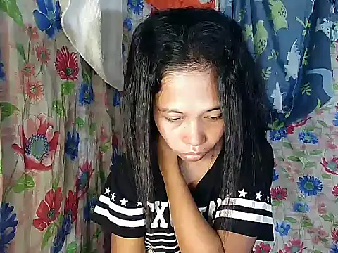 Snapshot of PinaySkinnyGirl chatting on January 13, 9:09 pm PinaySkinnyGirl online show from January 13, 9:09 pm