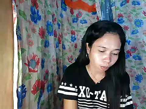 Snapshot of PinaySkinnyGirl chatting on February 11, 11:48 am PinaySkinnyGirl online show from February 11, 11:48 am