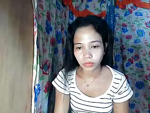 Snapshot of PinaySkinnyGirl chatting on February 15, 9:22 pm PinaySkinnyGirl online show from February 15, 9:22 pm