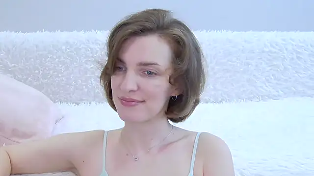 Snapshot of Beauty_Alex chatting on May 23, 2:39 am Beauty Alex online show from May 23, 2:39 am