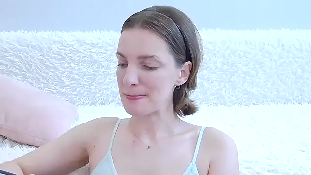 Snapshot of Beauty_Alex chatting on June 3, 12:46 am Beauty Alex online show from June 3, 12:46 am