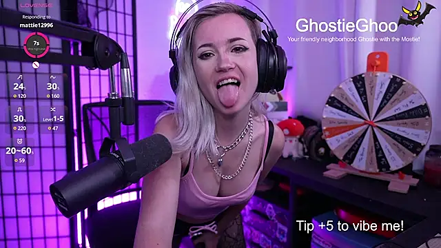 Snapshot of GhostieGhoo chatting on June 11, 11:14 pm GhostieGhoo online show from June 11, 11:14 pm