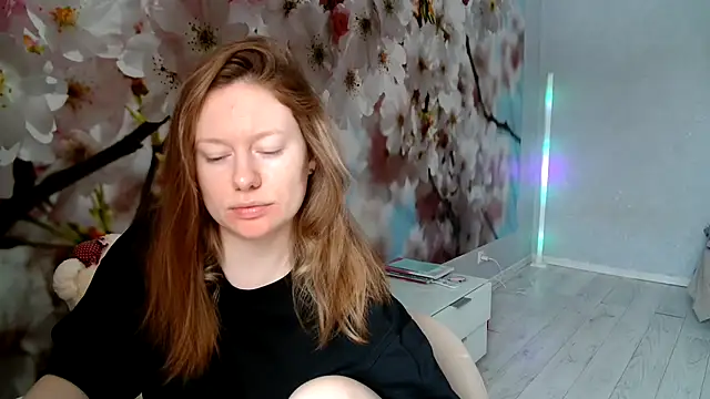 Snapshot of ConnieDaw chatting on February 17, 5:47 am ConnieDaw online show from February 17, 5:47 am