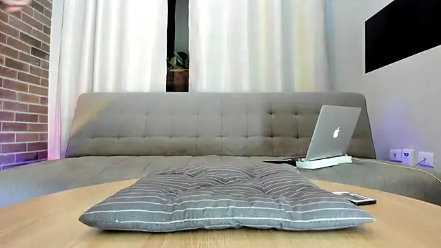 Snapshot of MattxFeet chatting on December 10, 12:17 am MattxFeet online show from December 10, 12:17 am