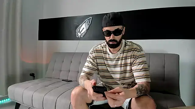 Snapshot of MattxFeet chatting on December 23, 5:22 pm MattxFeet online show from December 23, 5:22 pm