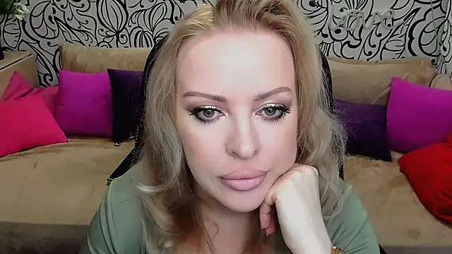 Hotdreamhere online show from March 30, 4:57 am