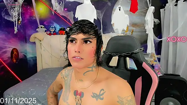 Snapshot of Nella_Dolls chatting on November 3, 2:35 am Nella Dolls online show from November 3, 2:35 am