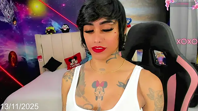 Snapshot of Nella_Dolls chatting on November 13, 8:52 pm Nella Dolls online show from November 13, 8:52 pm