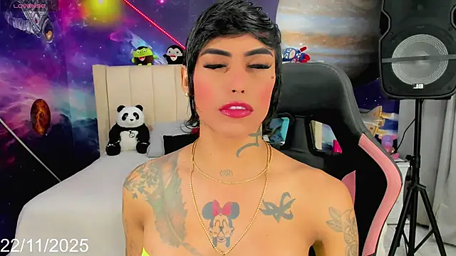 Snapshot of Nella_Dolls chatting on November 22, 7:51 am Nella Dolls online show from November 22, 7:51 am