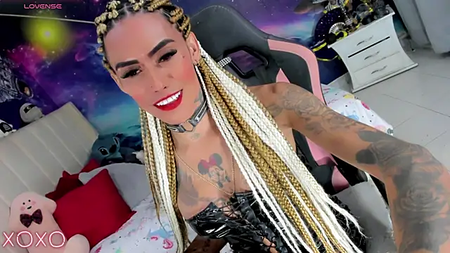 Snapshot of Nella_Dolls chatting on July 25, 10:07 pm Nella Dolls online show from July 25, 10:07 pm