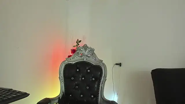 Snapshot of Hela_wet chatting on February 7, 12:42 am Hela wet online show from February 7, 12:42 am