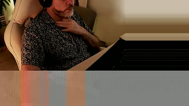 Snapshot of Sanders_White chatting on December 22, 10:04 pm Sanders White online show from December 22, 10:04 pm