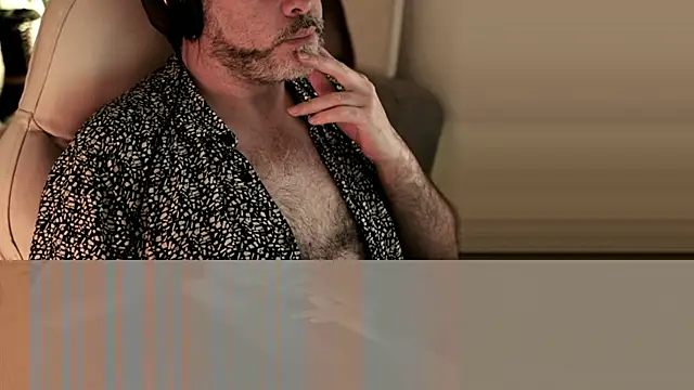 Snapshot of Sanders_White chatting on December 23, 4:12 am Sanders White online show from December 23, 4:12 am