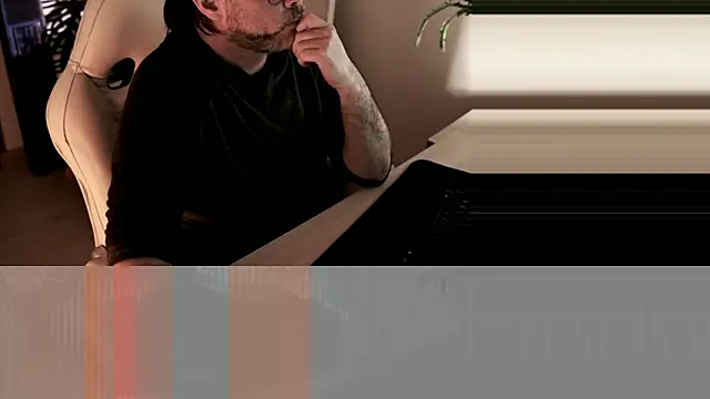 Snapshot of Sanders_White chatting on December 29, 1:13 am Sanders White online show from December 29, 1:13 am