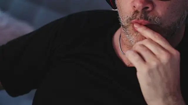 Snapshot of Sanders_White chatting on February 26, 4:47 am Sanders White online show from February 26, 4:47 am