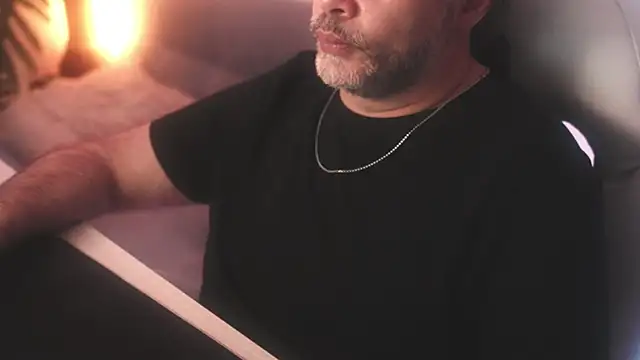 Snapshot of Sanders_White chatting on March 3, 9:33 am Sanders White online show from March 3, 9:33 am