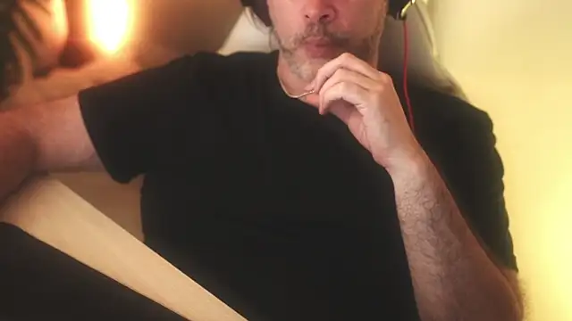 Snapshot of Sanders_White chatting on March 4, 7:08 am Sanders White online show from March 4, 7:08 am