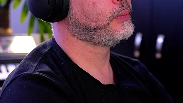 Snapshot of Sanders_White chatting on September 26, 4:05 am Sanders White online show from September 26, 4:05 am