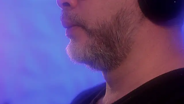 Snapshot of Sanders_White chatting on October 31, 2:18 pm Sanders White online show from October 31, 2:18 pm