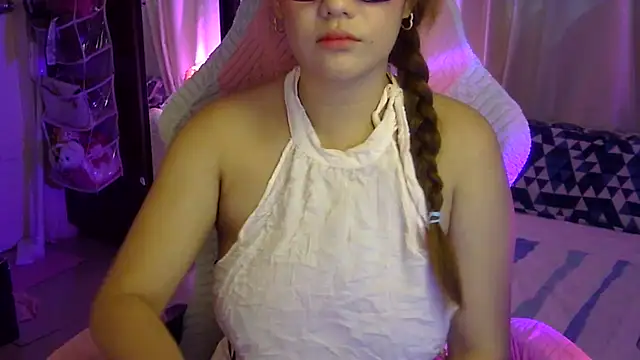Snapshot of yourbabe_Brielle chatting on July 9, 2:32 pm yourbabe Brielle online show from July 9, 2:32 pm