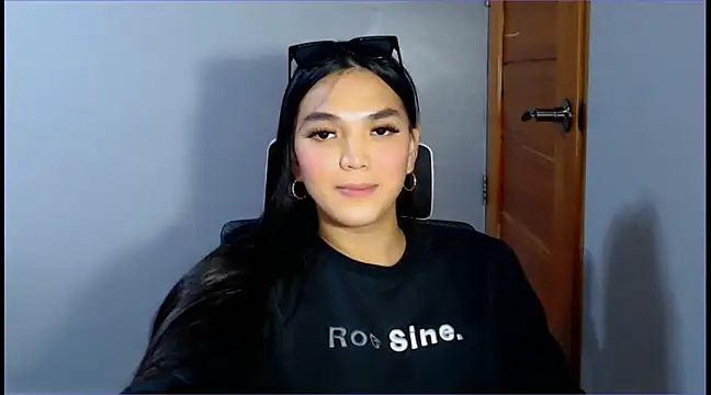 Snapshot of WONDERWOMAN2023 chatting on December 15, 6:48 pm WONDERWOMAN2023 online show from December 15, 6:48 pm