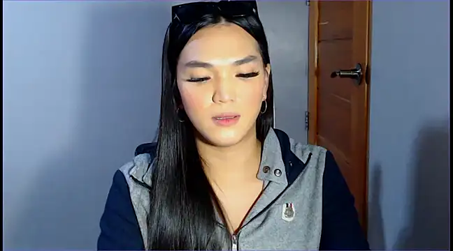 Snapshot of WONDERWOMAN2023 chatting on December 16, 8:16 pm WONDERWOMAN2023 online show from December 16, 8:16 pm