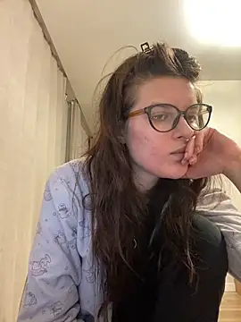 little belucci online show from December 14, 5:36 pm