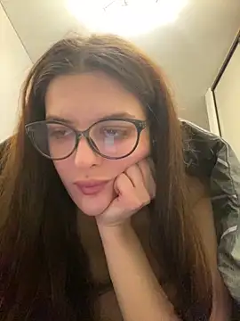 little belucci online show from January 25, 6:46 pm