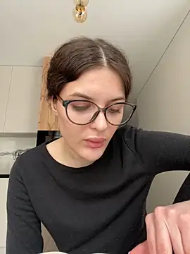 little belucci online show from February 5, 12:27 pm