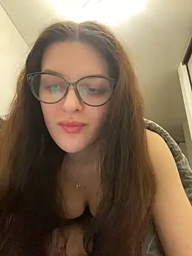 little belucci online show from February 18, 6:26 pm