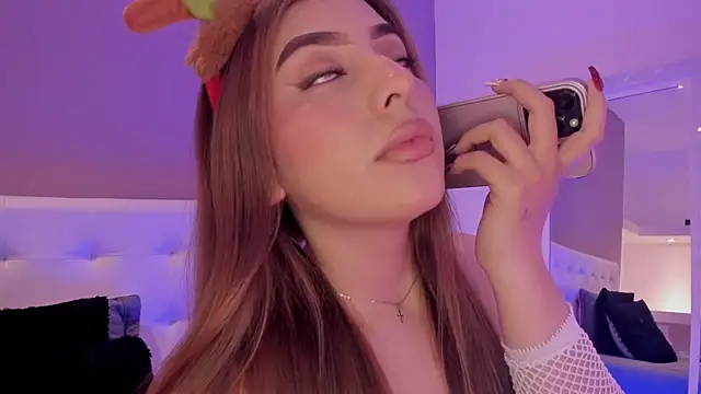 MaddyyLennon online show from December 23, 3:01 pm