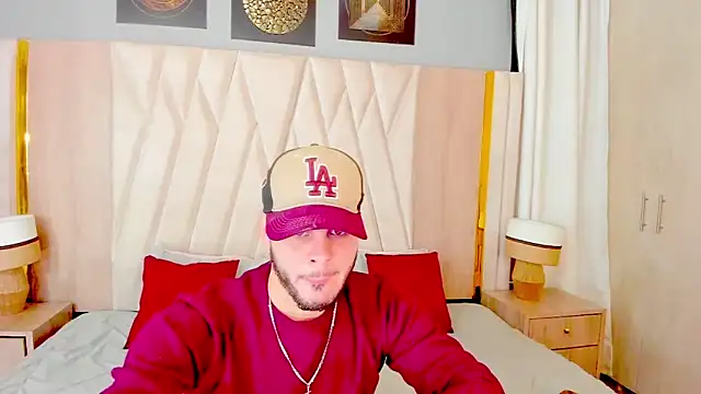 hottstuffx69 online show from November 2, 2:25 am