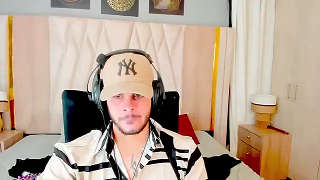 hottstuffx69 online show from November 6, 2:45 am