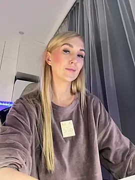 Snapshot of HotyPlays chatting on January 28, 4:30 pm HotyPlays online show from January 28, 4:30 pm