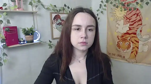 VeryVeryVeryShy  online show from April 4, 5:38 am