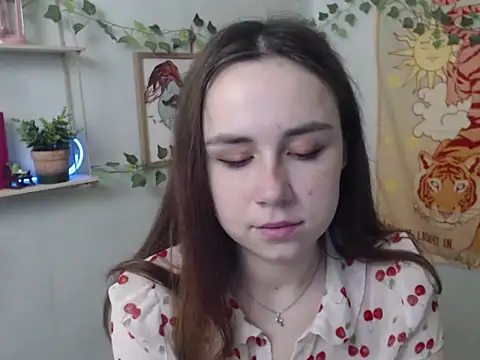 VeryVeryVeryShy  online show from April 8, 5:40 am