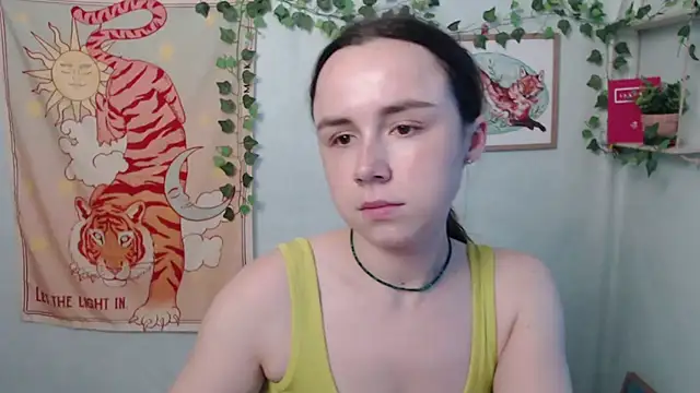 Snapshot of VeryVeryVeryShy_ chatting on July 16, 5:24 am VeryVeryVeryShy online show from July 16, 5:24 am