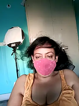 Snapshot of love_suman chatting on October 28, 12:36 am love suman online show from October 28, 12:36 am