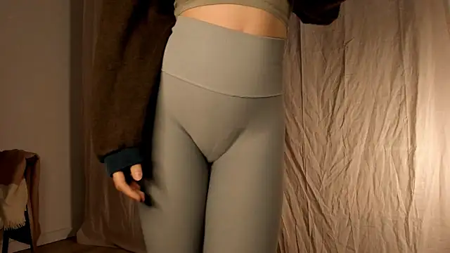 Snapshot of hee_jeen chatting on February 21, 4:05 pm hee jeen online show from February 21, 4:05 pm