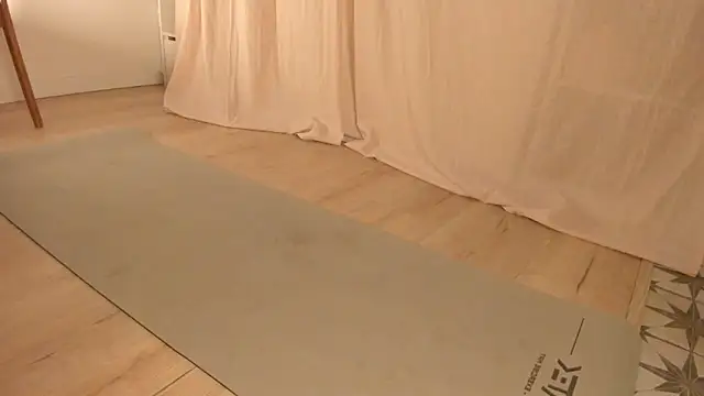 Snapshot of hee_jeen chatting on March 7, 1:20 am hee jeen online show from March 7, 1:20 am