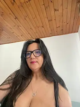 Snapshot of SWEETLILY18 chatting on April 13, 12:21 pm SWEETLILY18 online show from April 13, 12:21 pm